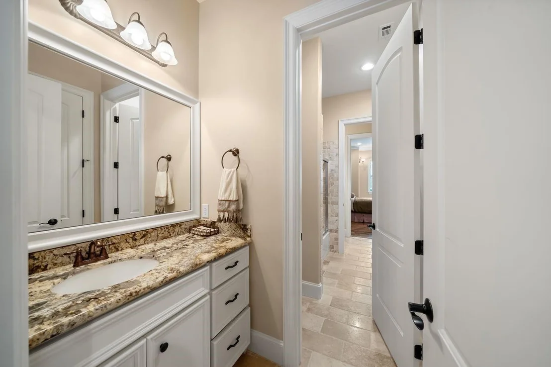 Photo of 1226 Chippendale Road