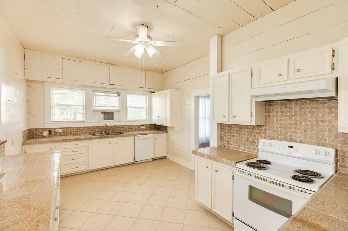 Photo of 331 W Broad Street