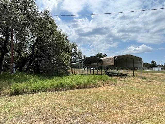 Photo of 901 & 903 Parallel Road
