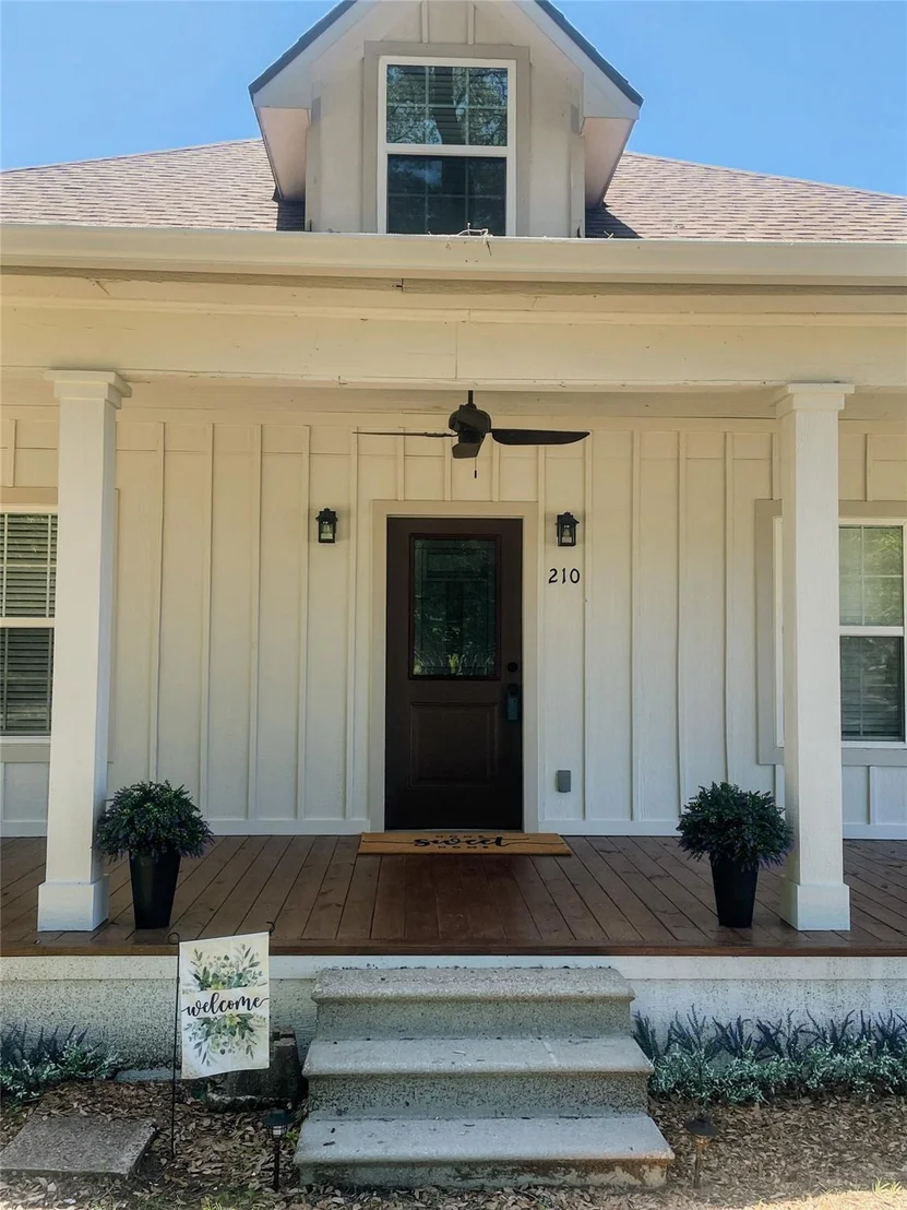 Photo of 210 W Crescent Drive