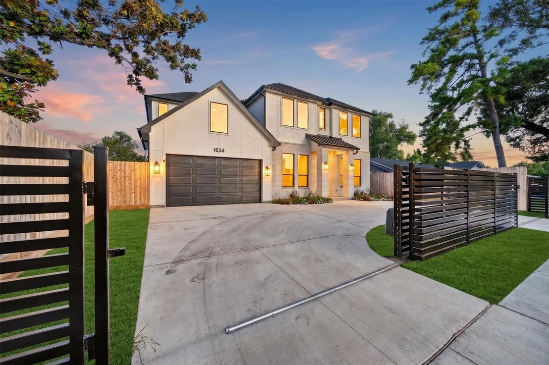 Photo of 1634 Antoine Drive