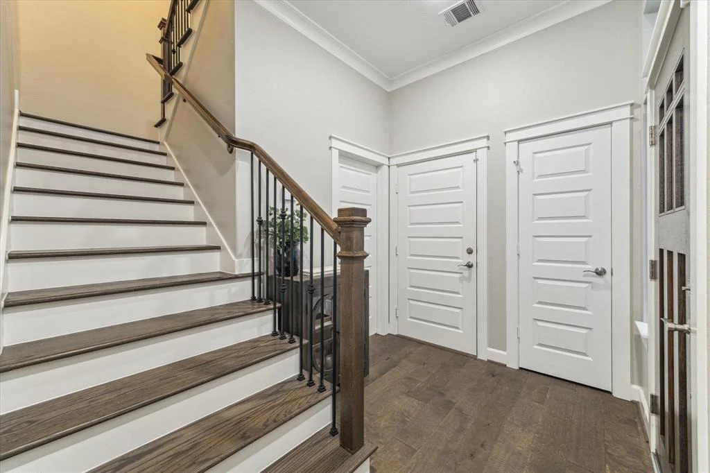 Photo of 5240 Larkin Street