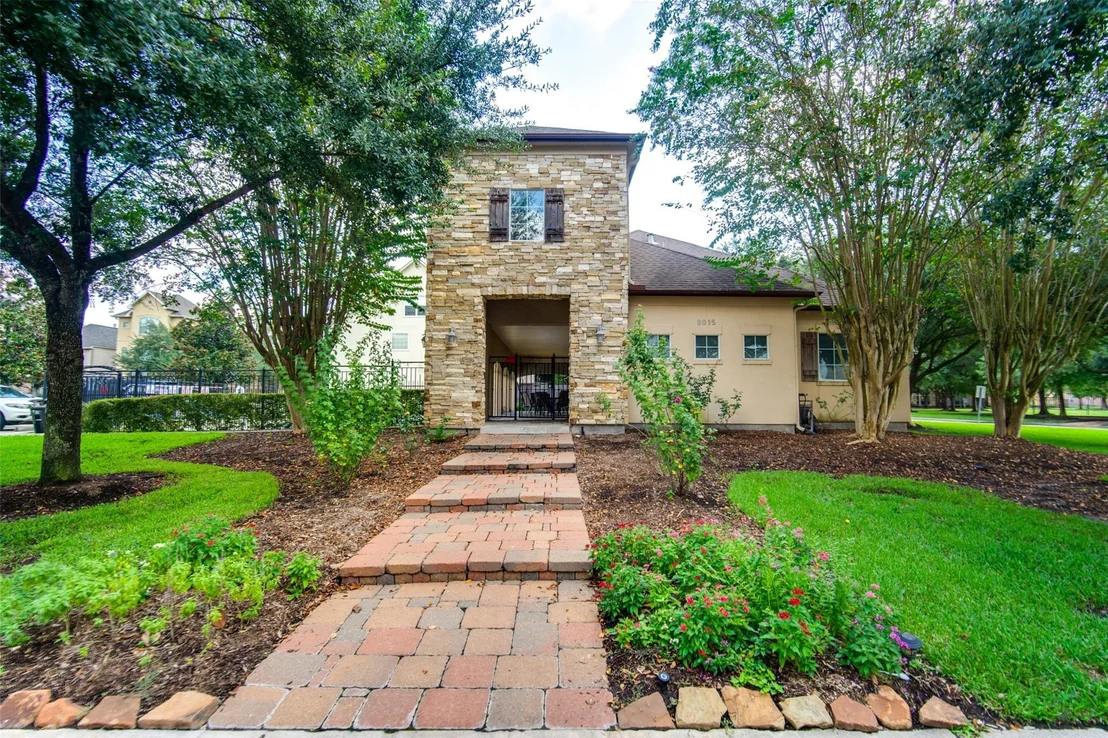 Photo of 9147 Lago Crest Drive