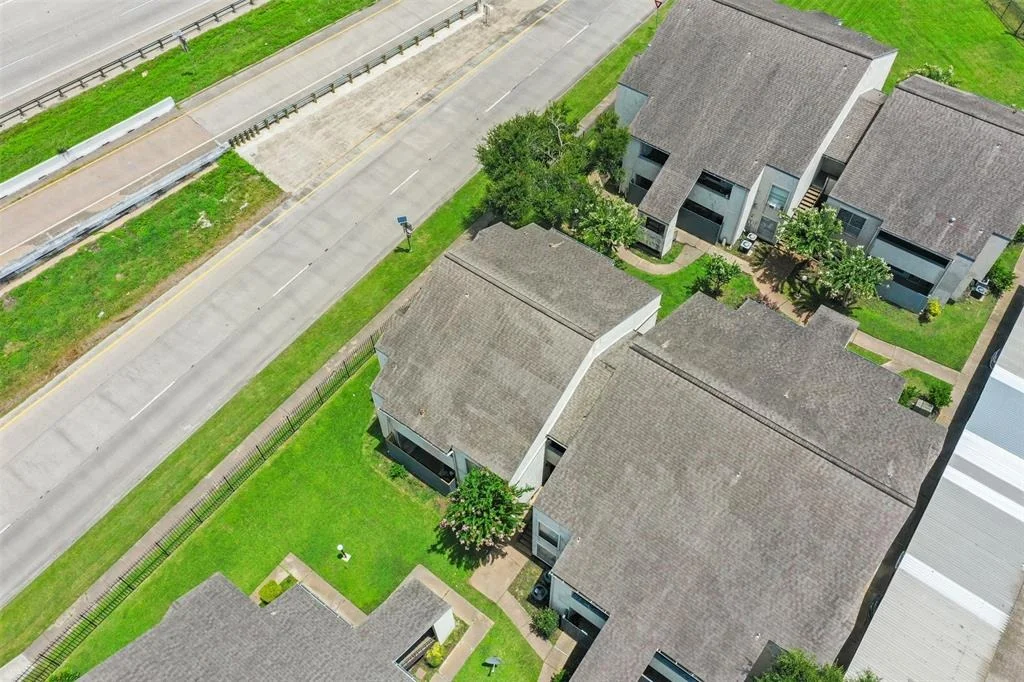 Photo of Unit 1007 at 7313 Gulf Freeway