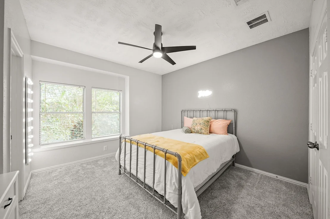 Photo of 4703 Oxbow Circle W