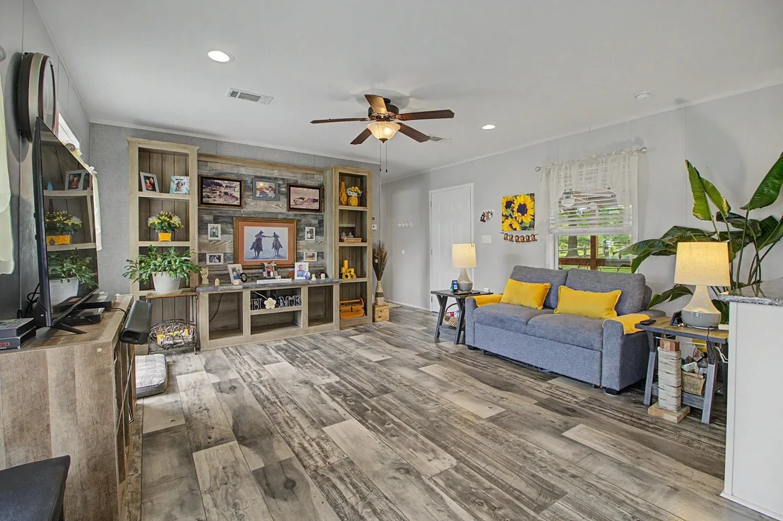 Photo of 637 Lakeview Drive