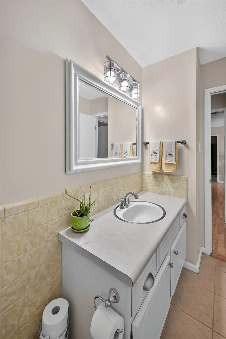 Photo of 1320 W Palm Drive