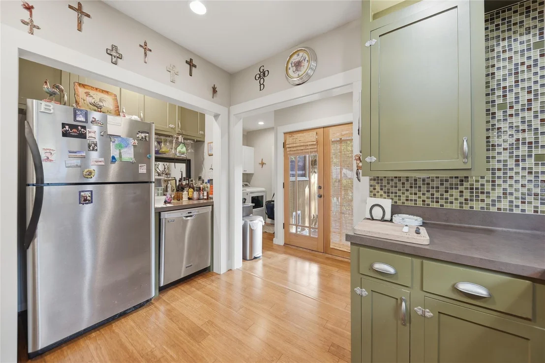 Photo of 156 2nd Avenue