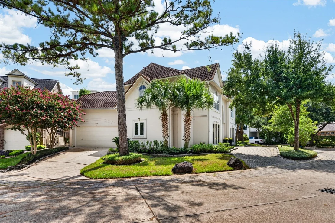 Photo of 2 W Terrace Drive
