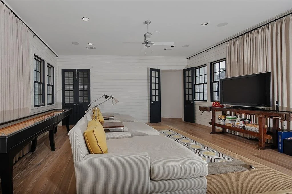 Photo of 46 E Bay Boulevard