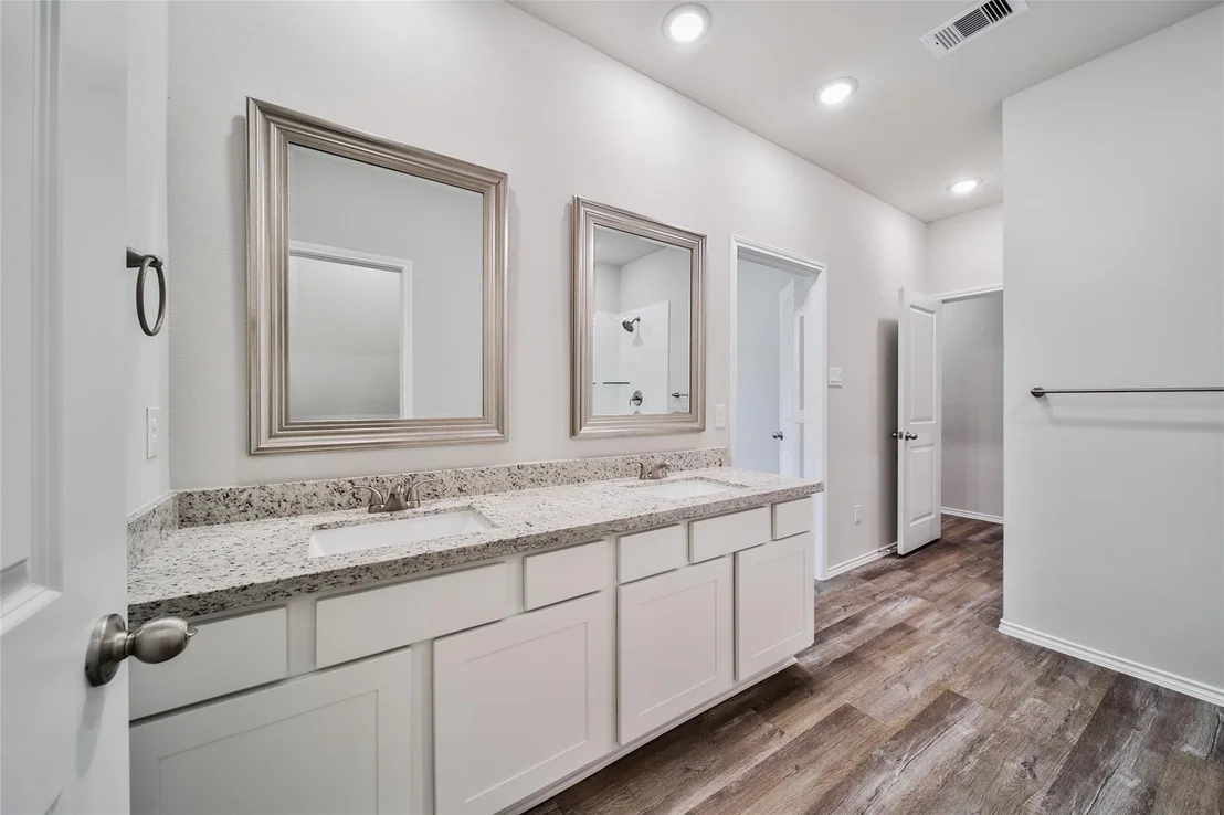 Photo of 1410 Glenoaks Drive