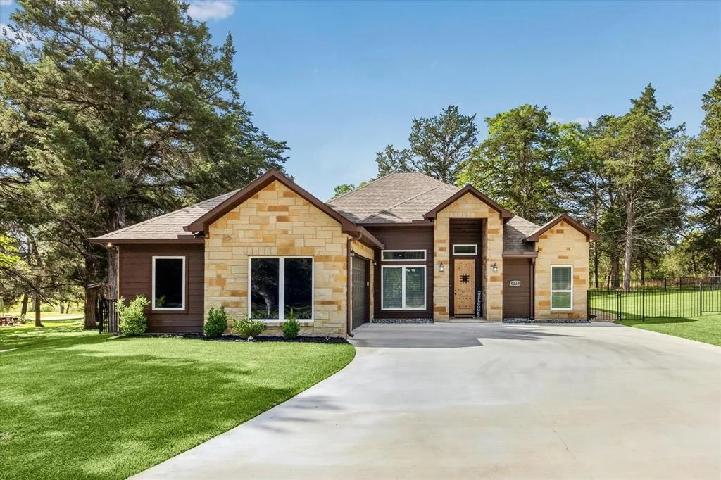 Photo of 401 Saint Andrews Drive