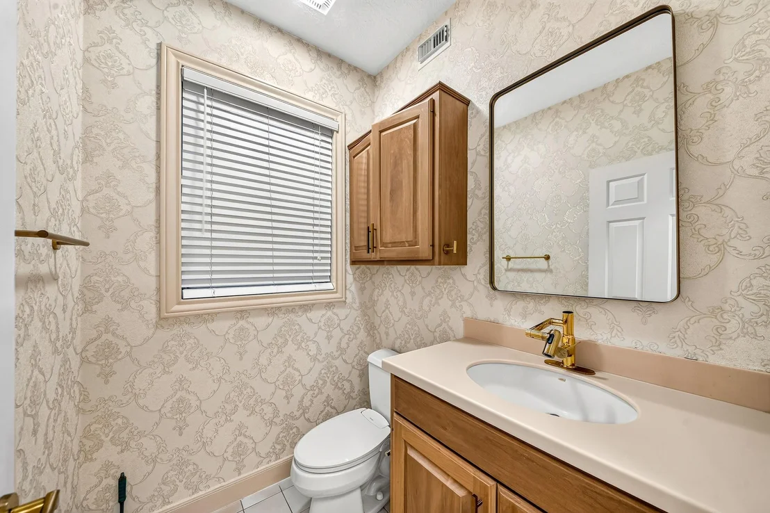 Photo of 407 Lakeside Boulevard