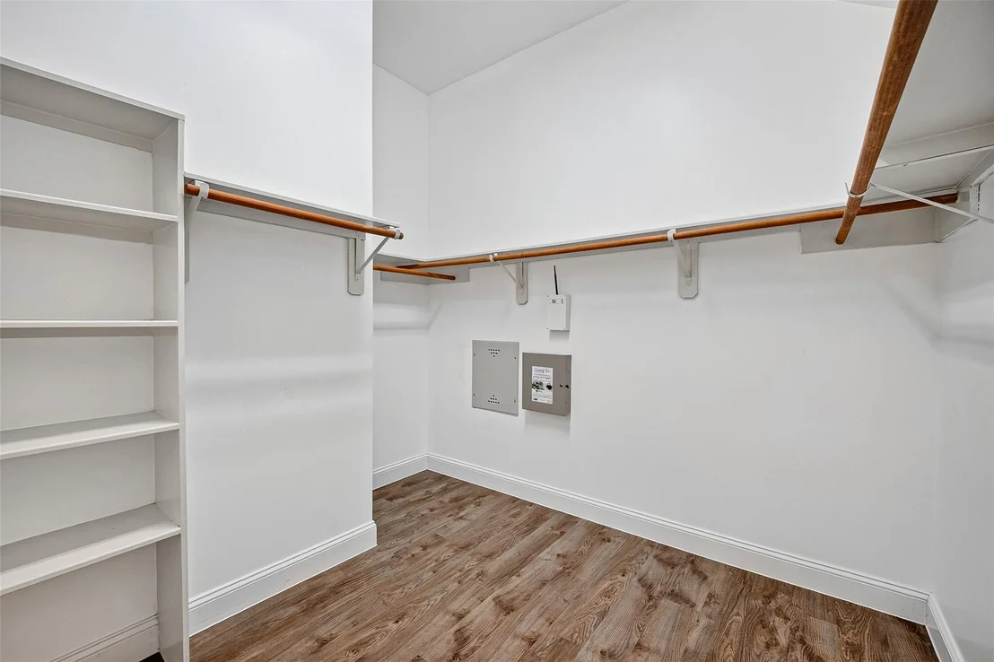Photo of 5606 Walnut Glen Lane