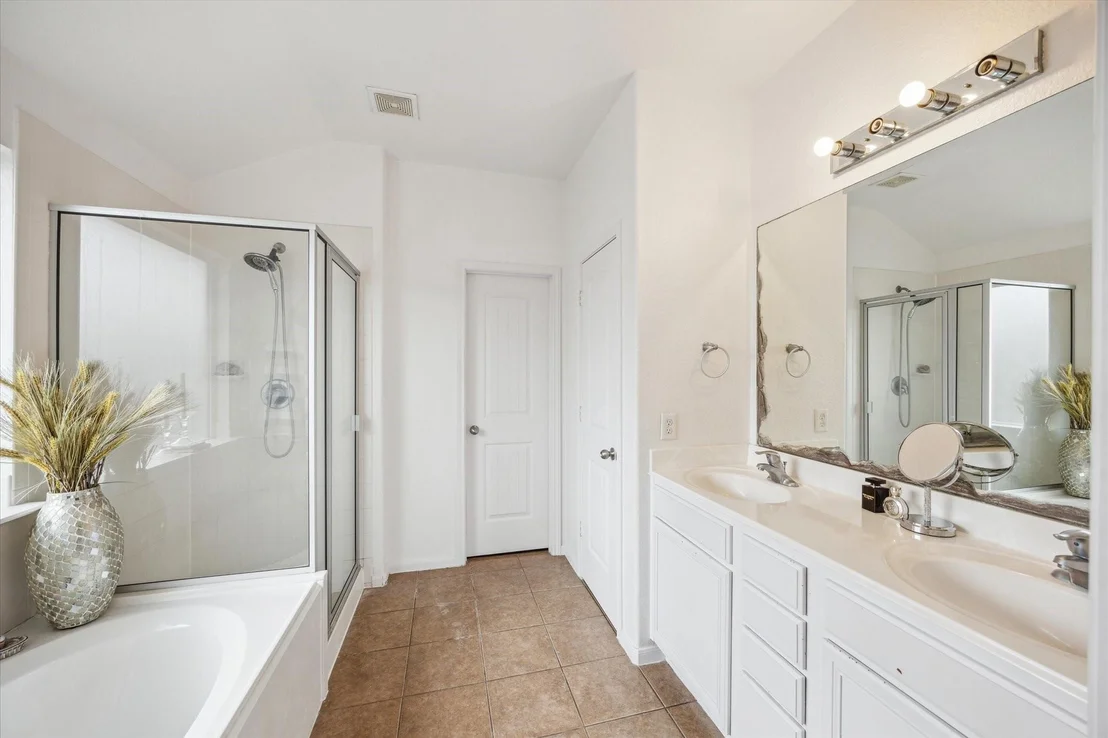 Photo of 2819 Empire Oaks Lane
