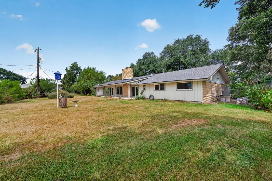 Photo of 218 Bay Colony Circle