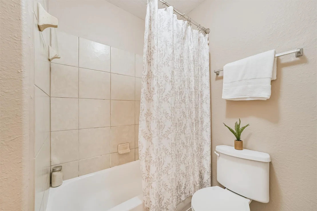 Photo of 16726 Warbler Drive