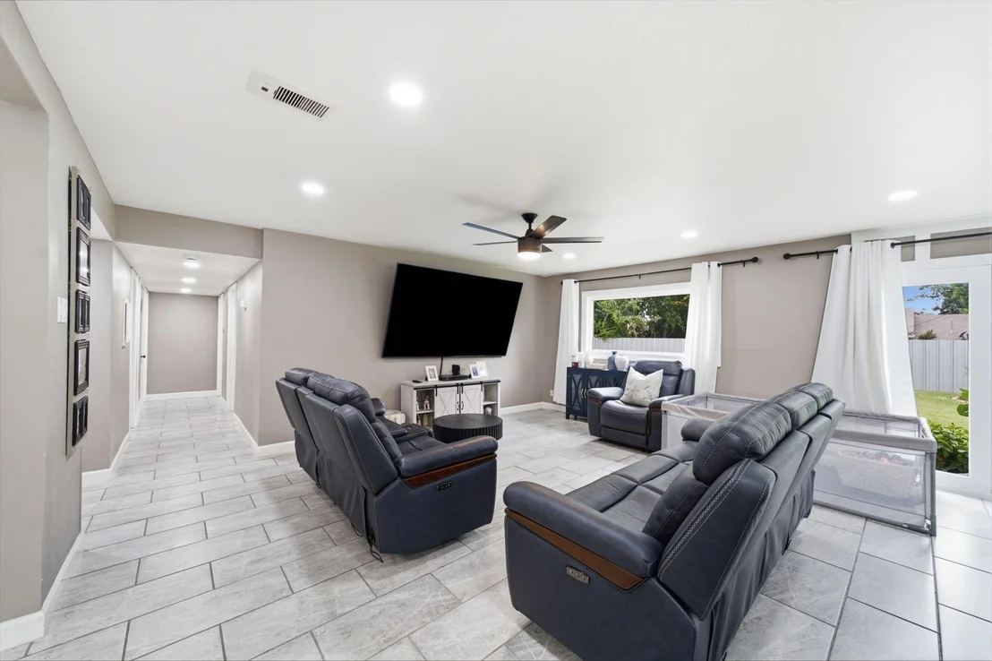 Photo of 1845 Westcrest Drive
