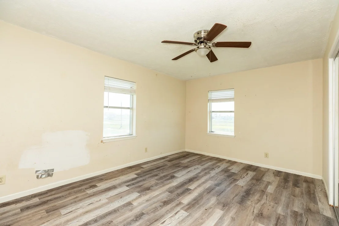 Photo of 910 Monument Drive