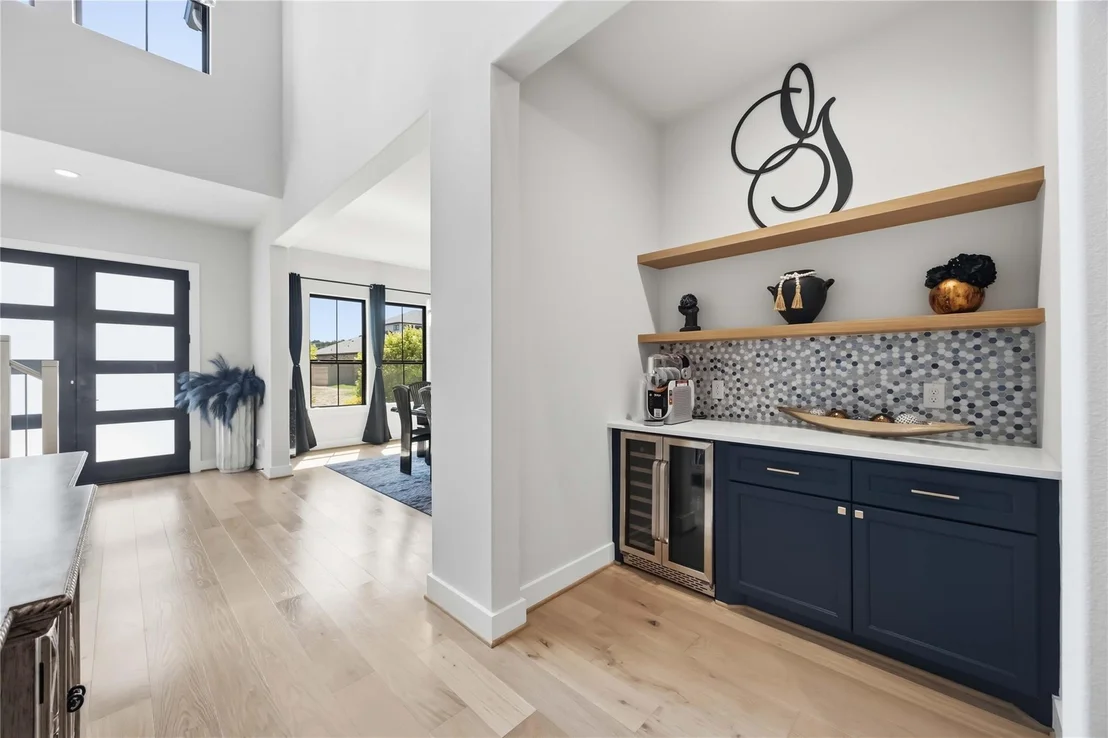 Photo of 16011 Bonjour Boulevard