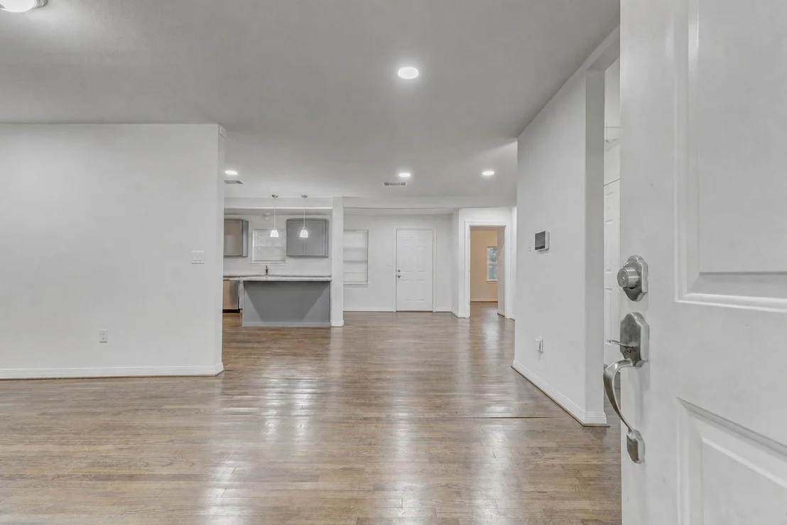 Photo of 907 Whitaker Avenue