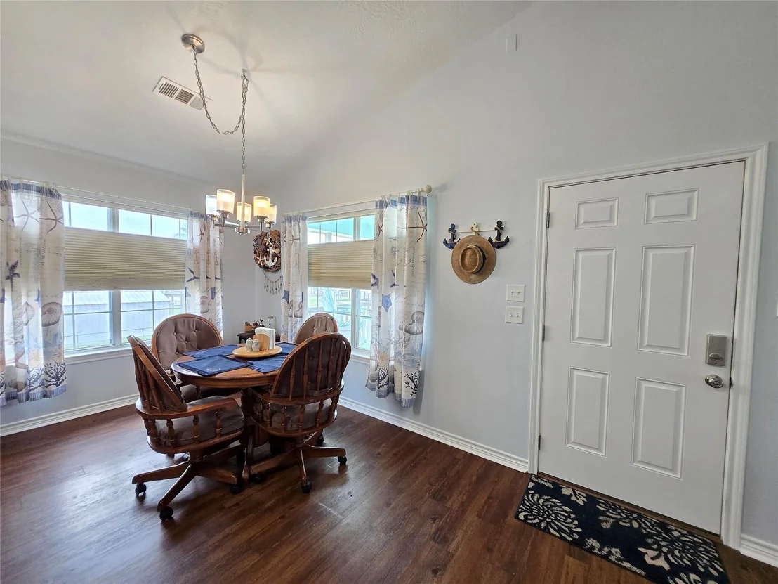 Photo of 16 Peggy Street E