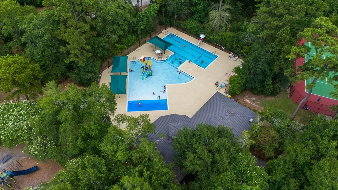 Photo of 122 S Evangeline Oaks Circle