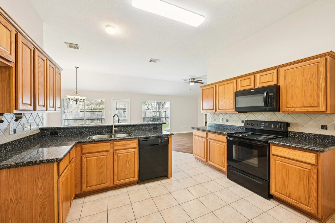Photo of 1023 E Hampton Drive