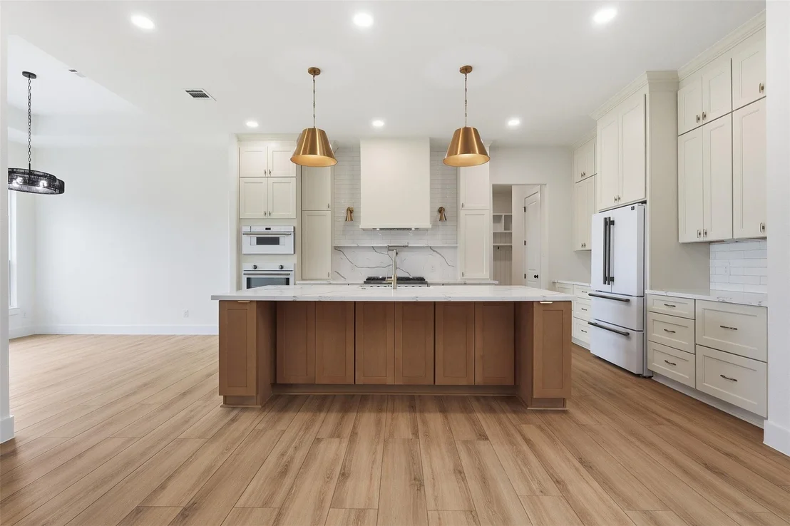 Photo of 467 Springfield Trail