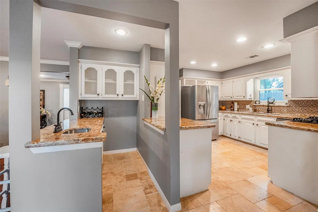Photo of 14610 Carolcrest Drive