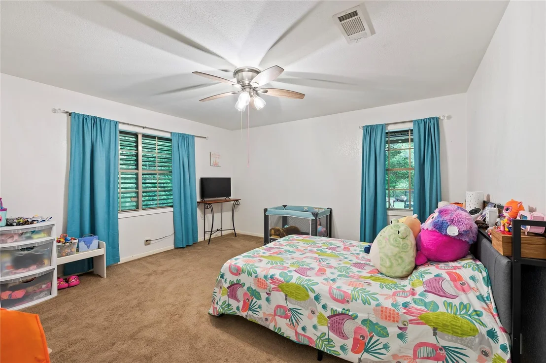 Photo of 725 Thompson Road