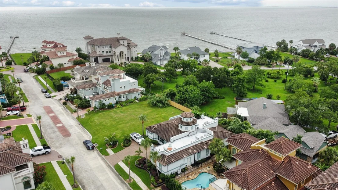 Photo of 537 Villa Drive