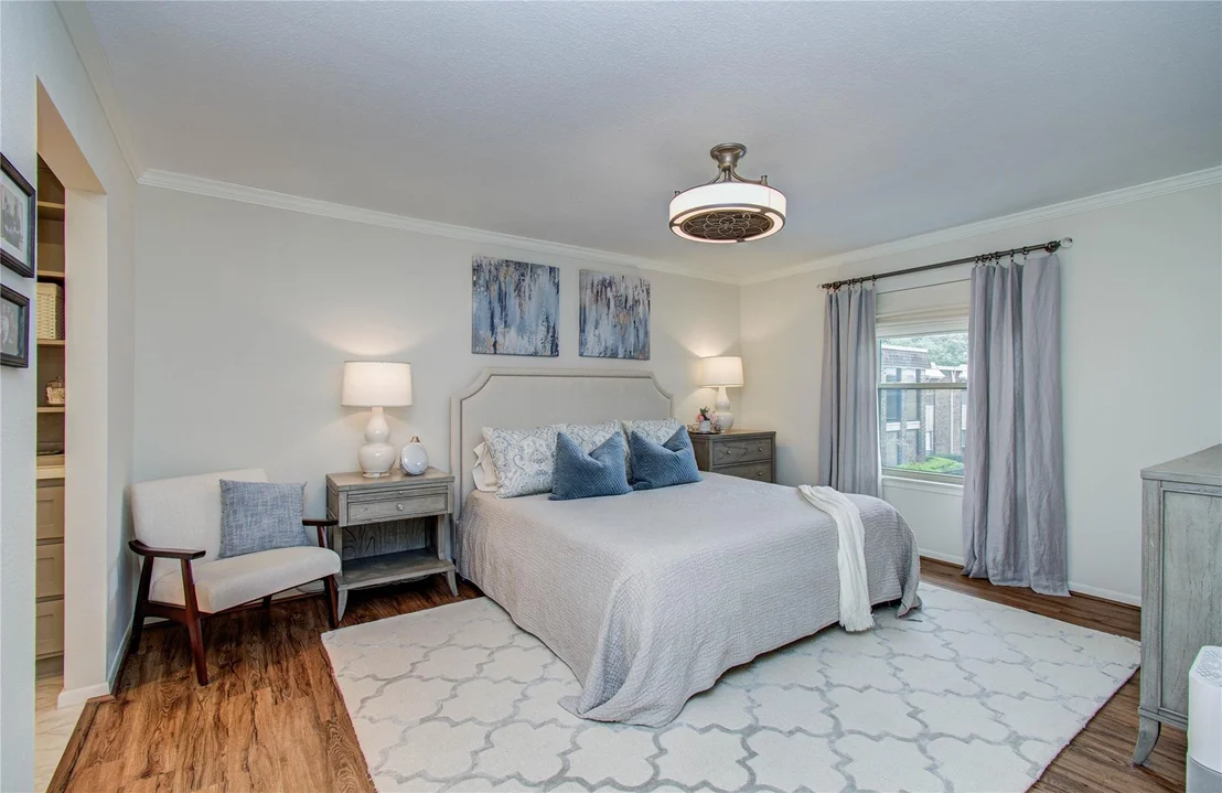 Photo of Unit 113 at 7575 Katy Freeway