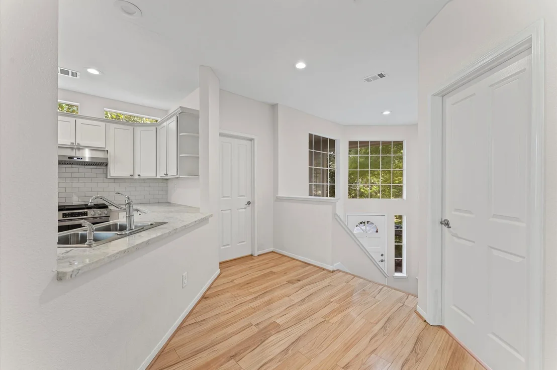 Photo of 50 Lakeridge Drive