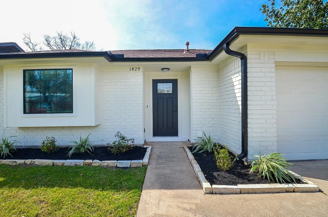 Photo of 1429 Heights Drive