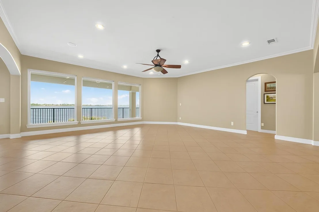 Photo of 2242 Marina Way