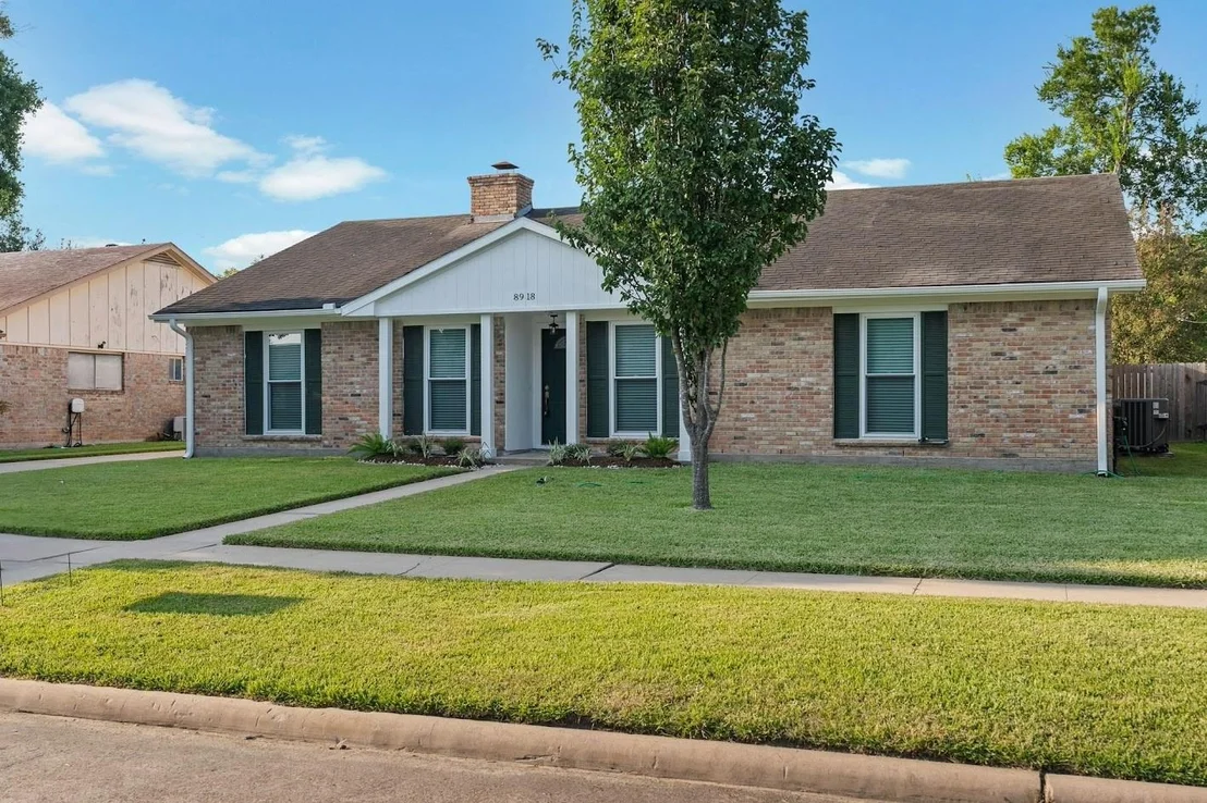 Photo of 8918 Langdon Lane
