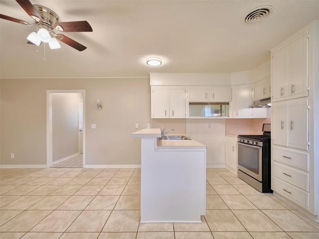 Photo of 3002 Lamar Circle
