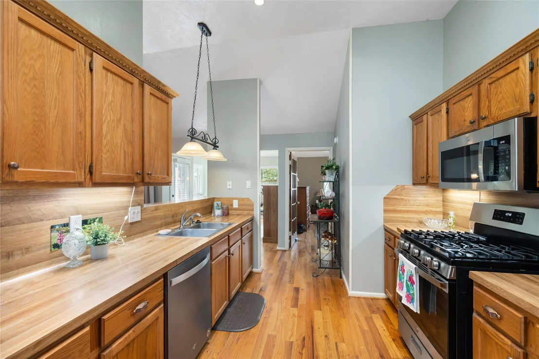Photo of 16334 Chimneystone Drive