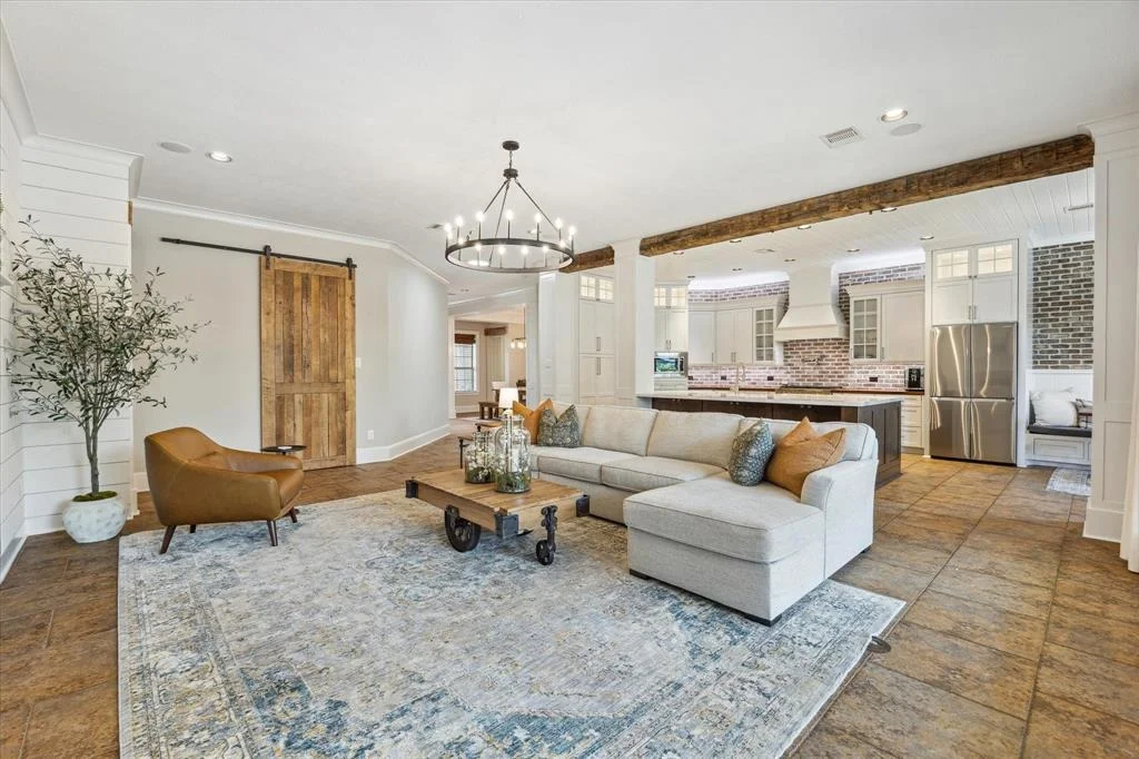 Photo of 6815 American Elm Lane