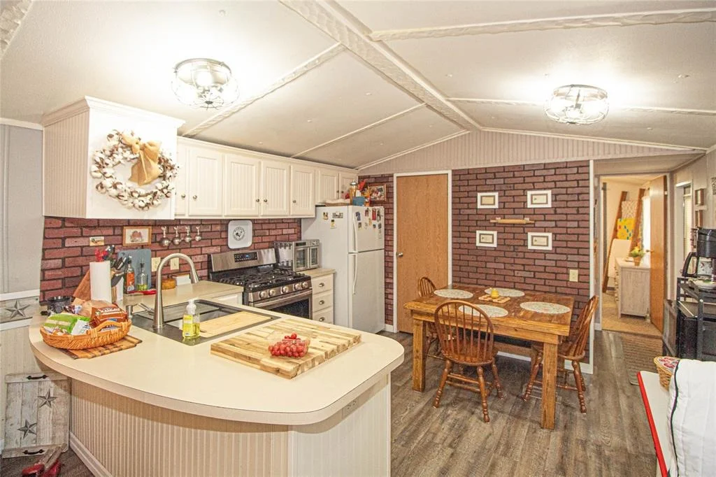 Photo of 305 Red Oak