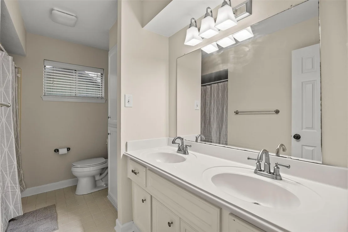 Photo of 1607 Buescher Drive