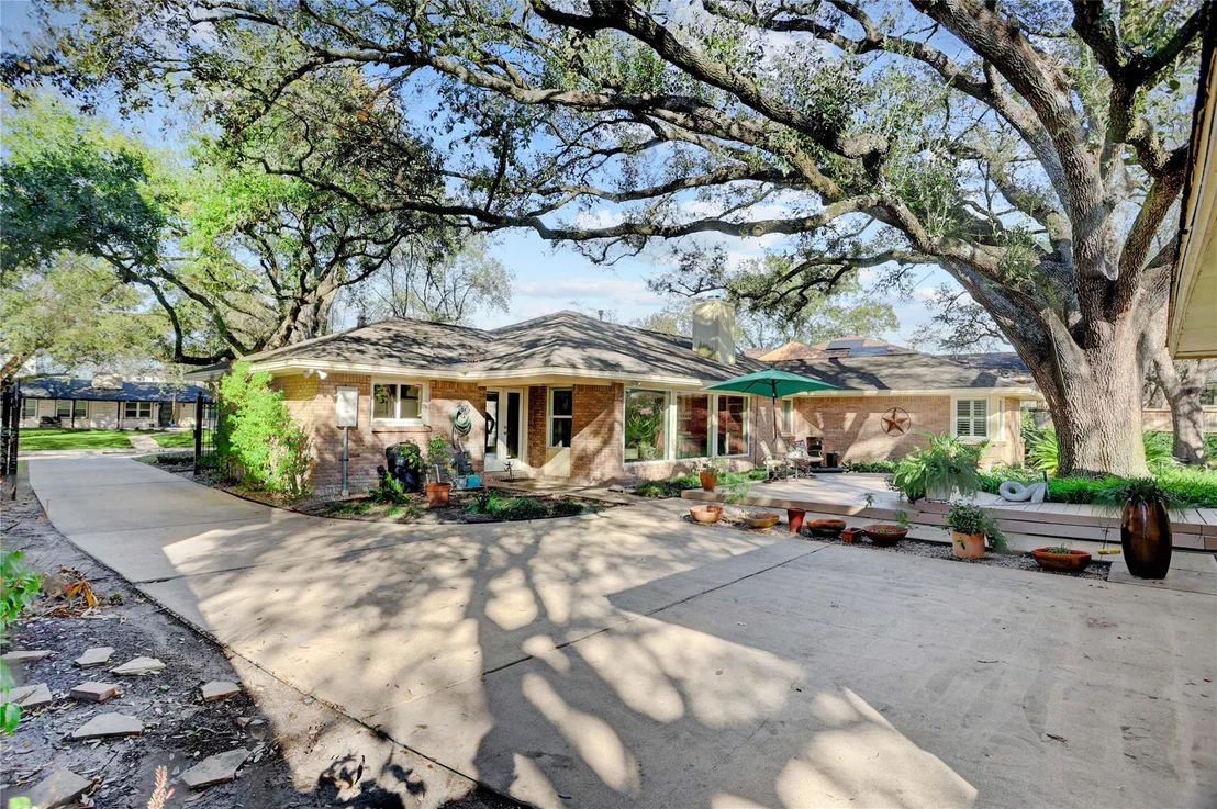 Photo of 3813 Linkview Drive