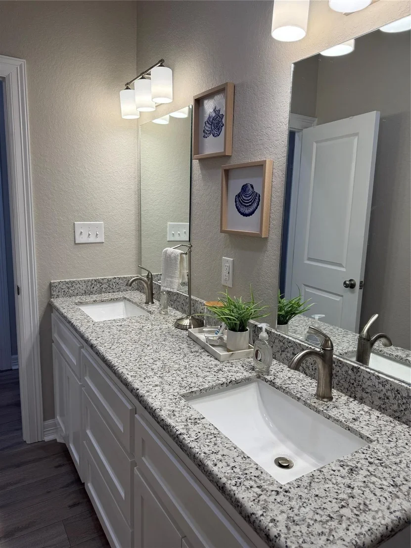 Photo of 528 Thunder Road