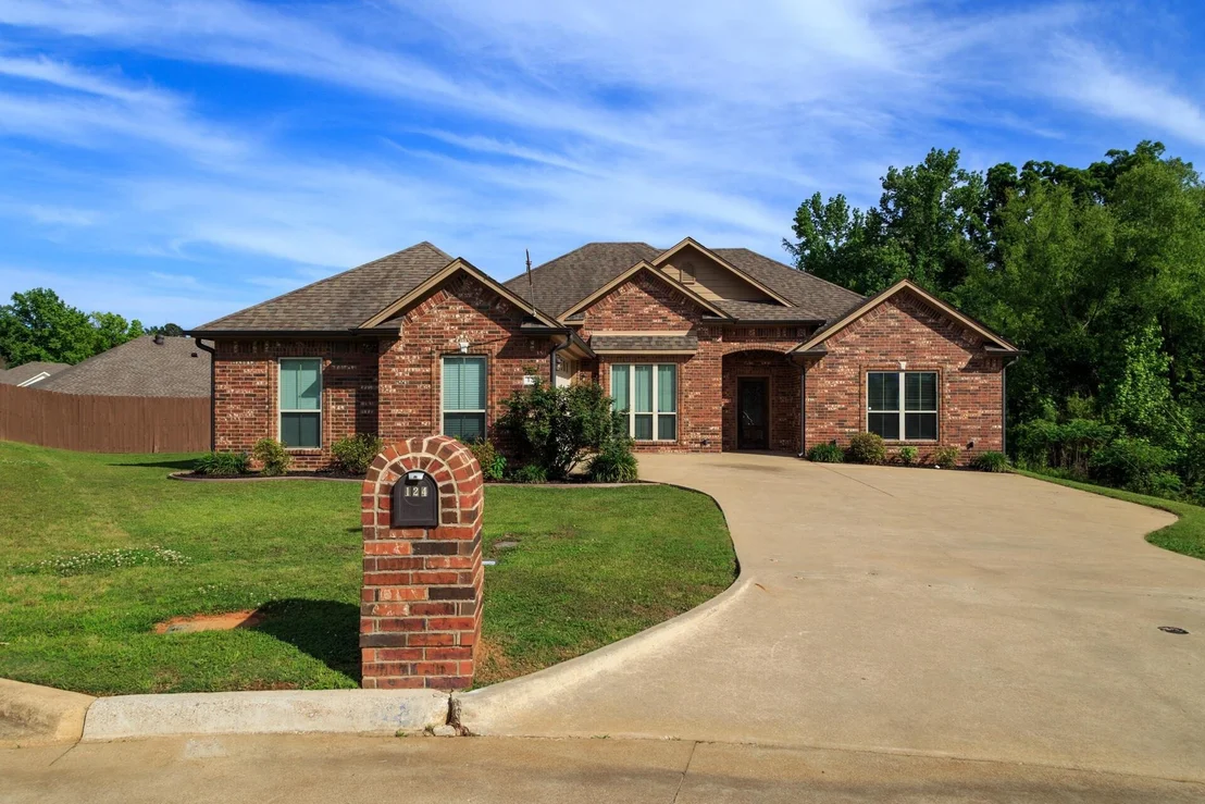 Photo of 124 Lakeway Lane