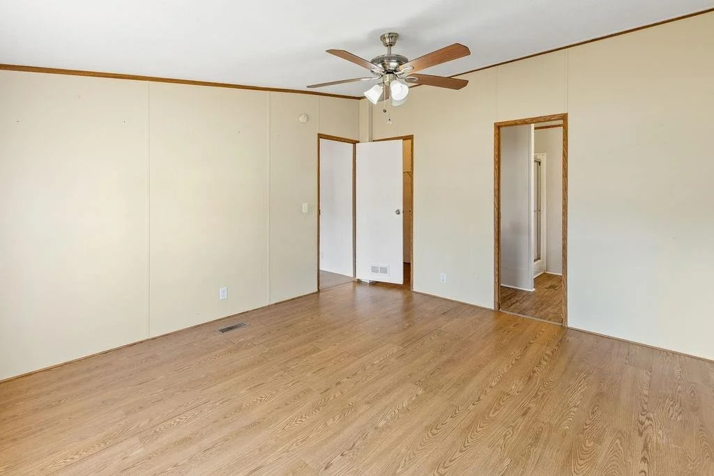 Photo of 182 Carmen Boulevard