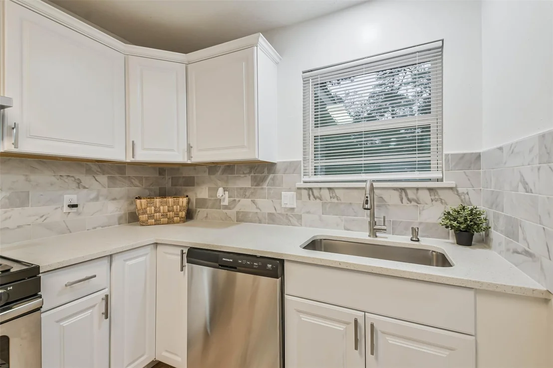 Photo of 105 E Wavy Oak Circle