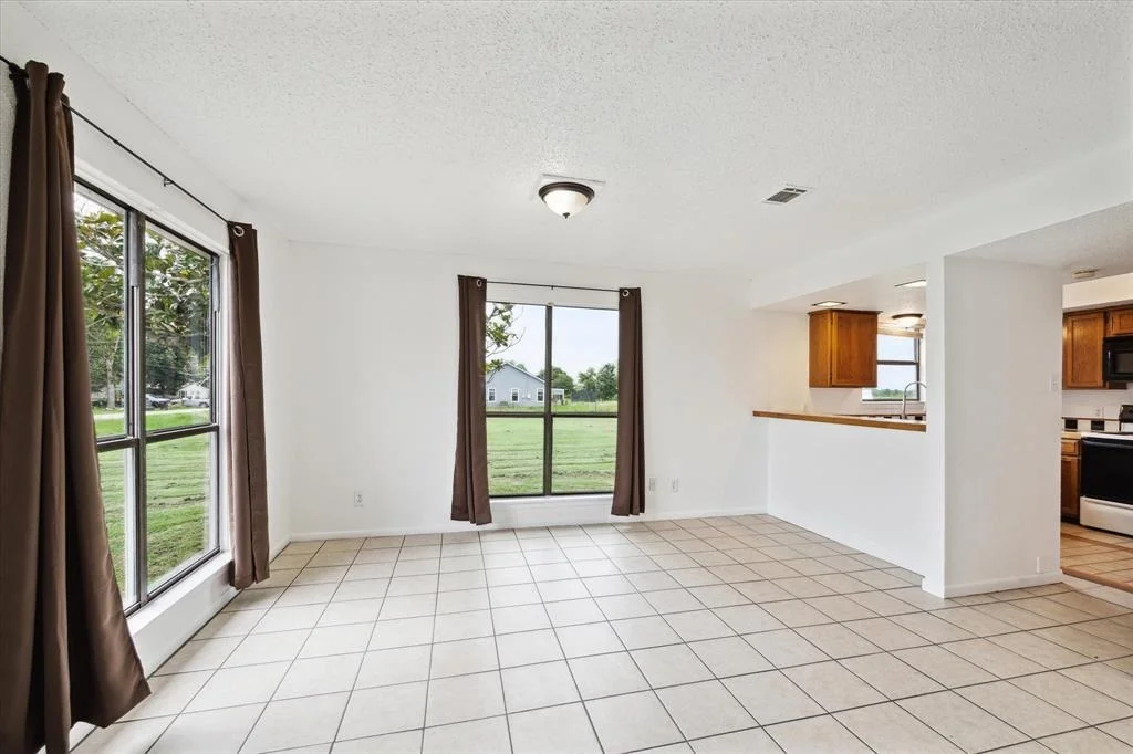 Photo of 893 Long Bow Road