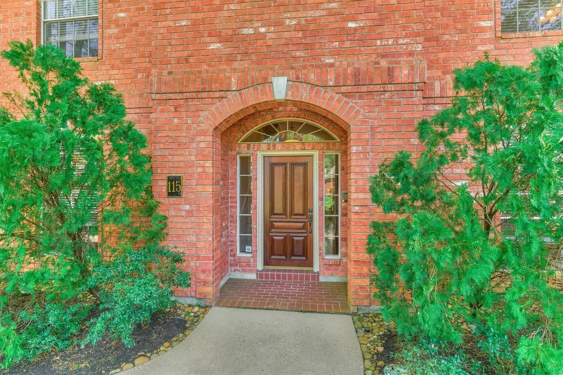 Photo of 115 E Shadowpoint Circle