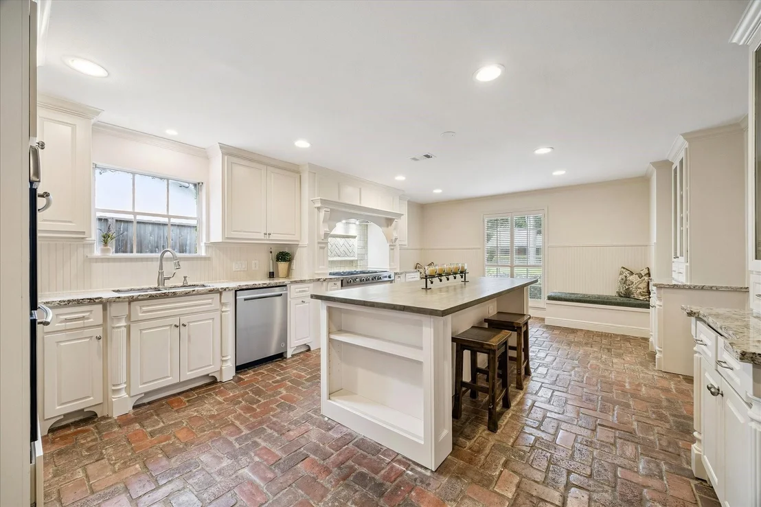 Photo of 6143 Chevy Chase Drive